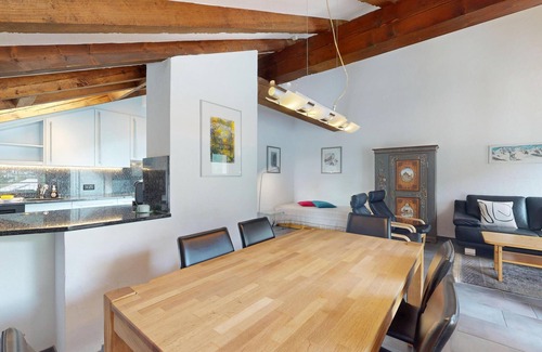 Silvaplana Apartment | 3-room apartment on the top floor, 87m2.
