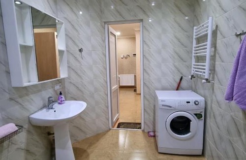 Tbilisi Apartment | 3 room apartment with 2 bedrooms , ქირავდება 3 ოთახიანი ბინა