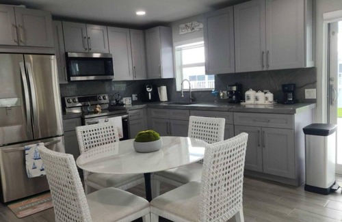 Cross Key Waterways House | 3 Rooms Stunning Paradise Waterfront Getaway! Ocean access in Key Largo Florida.