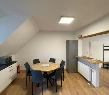 Hagenburg Apartment | 3 Schlafzimmer l Südbalkon l Waldrand l Saniert