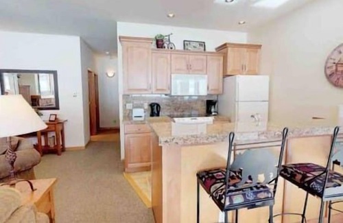 Snowmass Village Resort | 3 Snowmass Club Condo, Pool, Hot Tub.