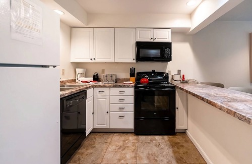 French Lick Villa | 3 Spacious Villas with Full Kitchen and Indoor Pool | Free Parking