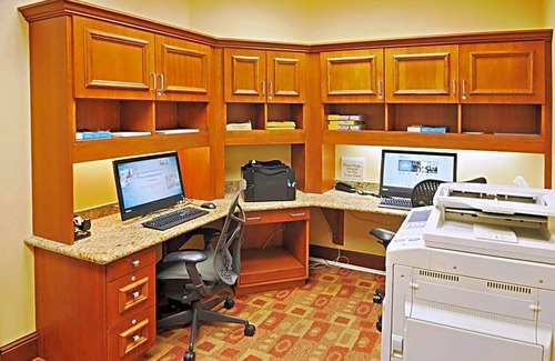 Summit Corners Hotel | 3-Star Hotel ∙ Hilton Garden Inn Oconomowoc