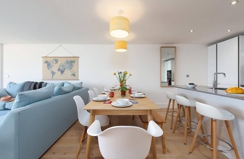 Cawsand Apartment | 3 The Bay, a three bedroom apartment sleeping 8 guests overlooking the ocean