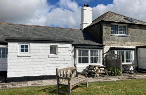 Downderry House | 3 The Coastguards