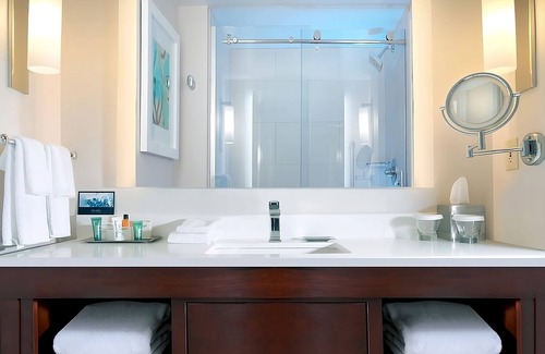 Park Shore Hotel | 3-Unit Escape Surrounded by Gulf Breezes | Beach Shuttle | Outdoor Pool