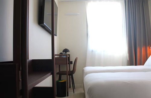 Signes Hotel | 3 units w/Pool Access Near Circuit Paul Ricard, Sainte-Baume & Water Park Nearby