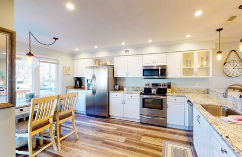 Johns Island Condo | 30-Day Marshfront Rental Condo w/Amazing Views, 2 Porches, Laundry & Shared Pool