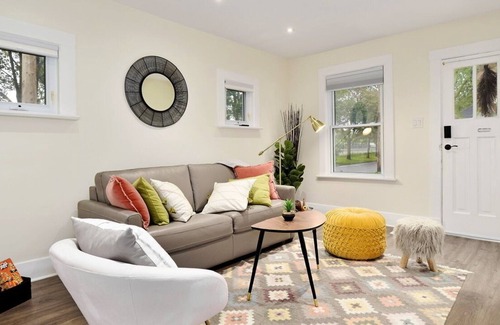 London House | 30+ day, Remote Work, Pet Friendly, Fenced Backyard, Near Downtown