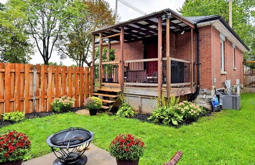 London House | 30+ day, Remote Work, Pet Friendly, Fenced Backyard, Near Downtown