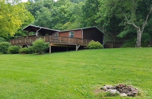 Pearisburg Cabin | 30 min from Blacksburg - Creekside Lodge on Walker Creek