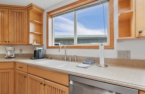 Ocean Park House | 30 NIGHT MINIMUM, ocean front, remodeled, Dogs OK (Blue)