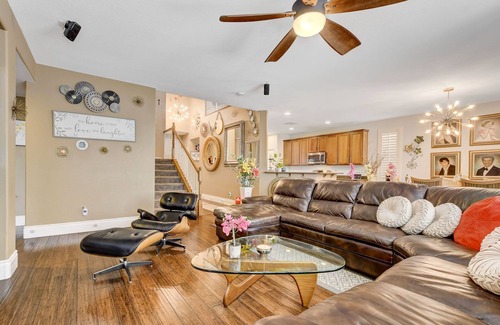 North Las Vegas House | 3000 Sq.Ft 5Bedrm 4Ba Luxury Oasis in the Desert