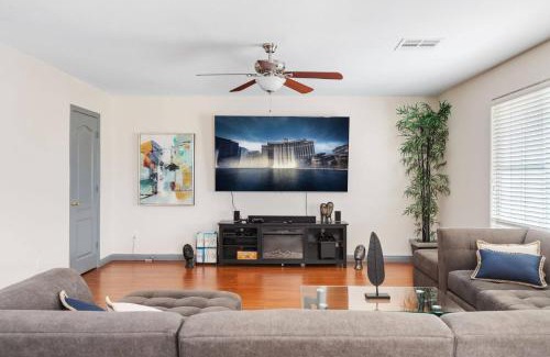 Spring Valley Apartment | 3000sqft House 8beds 3bath Pool jacuzzi Bbqj