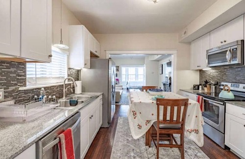 St. Louis Apartment | #301 Best location in the Heart of Dalmar Loop