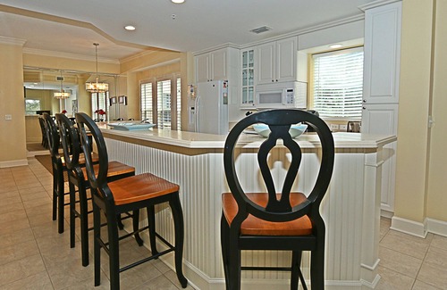 North Forest Beach Condo | 301 North Shore End Unit, No carpet, CLEAN, Wrap-around Balcony, Sept 1-6n avai