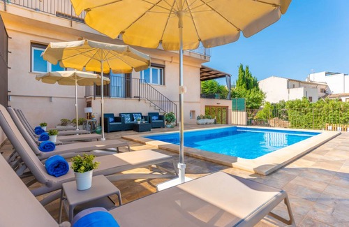 Buger House | 302 m² House ∙ 3 bedrooms ∙ 6 guests