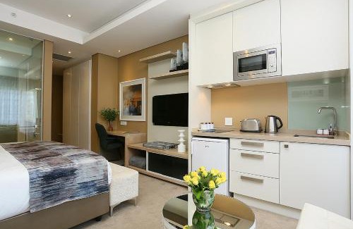 Greater Johannesburg Metropolitan Area Apartment | 305 Sandton Skye Apartments