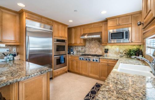 Corona del Mar House | 310 and a half Iris Ave