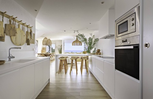 Manilva Ski Chalet | 3129 Beachfront Casa Cosy in Aldea Beach