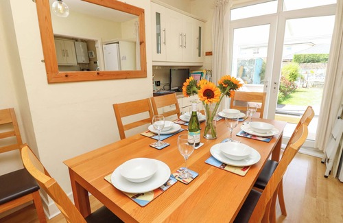 Southbourne Cottage | 32 Cranleigh Close