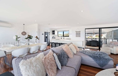 Middleton House | 32 Hargreaves-Linen Included-Pets Negotiable-Wi-Fi