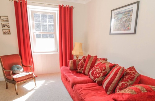 Aberdour Cottage | 32 HIGH STREET, family friendly, with a garden in Aberdour