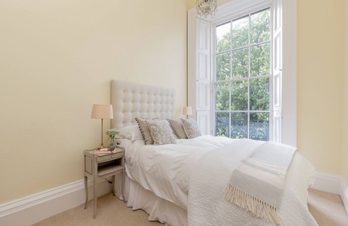 Bonnington Apartment | 325 - Saxe Coburg Place Apartment