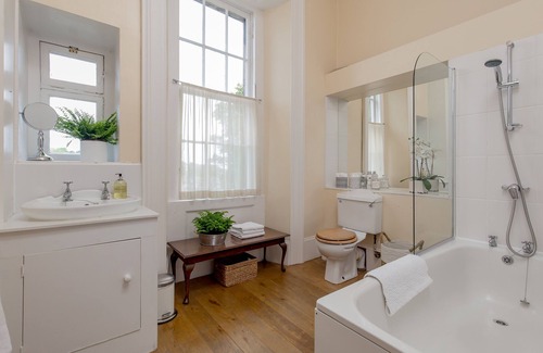 Bonnington Apartment | 325 - Saxe Coburg Place Apartment