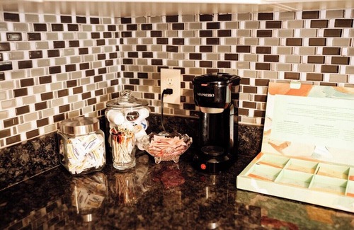 Fairlawn Heights House | 327 · Fairlawn 327 | Spacious 2F & 4H Bathrooms