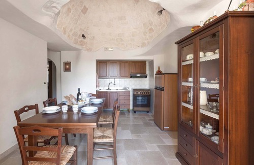 Ostuni Cottage | 3279 Trullo Due Coni by BarbarHouse