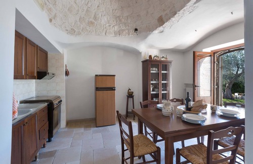 Ostuni Cottage | 3279 Trullo Due Coni by BarbarHouse