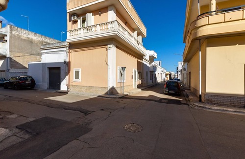 Carmiano Apartment | 3283 Appartamento Garibaldi by BarbarHouse