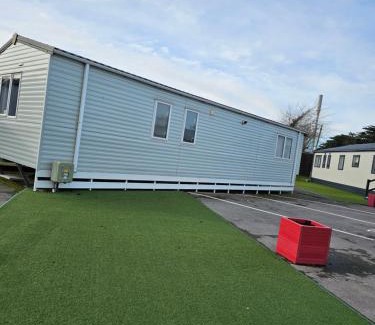 Brean Ski Chalet | 34 Brean Leisure Park Unity Beach 6 berth Passes optional No pets