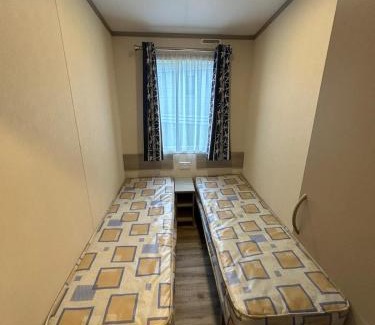 Brean Ski Chalet | 34 Brean Leisure Park Unity Beach 6 berth Passes optional No pets