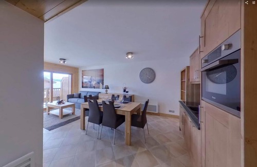 Bisanne 1500 Apartment | 350m from shops, 1st floor, view panoramic, swimming pool, balcony, parking, tv, ski locker, 60m²