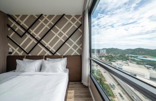 Tha Thaewawong Apartment | 360 Seaview 2BR 15F Sriracha Beach by น้องมังคุด