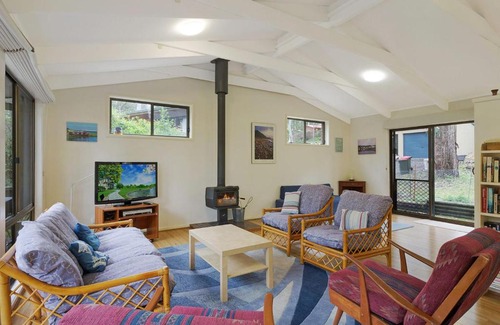 Dalmeny House | 37 Coastal Court Bush Retreat By the Sea