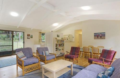Dalmeny House | 37 Coastal Court Bush Retreat By the Sea