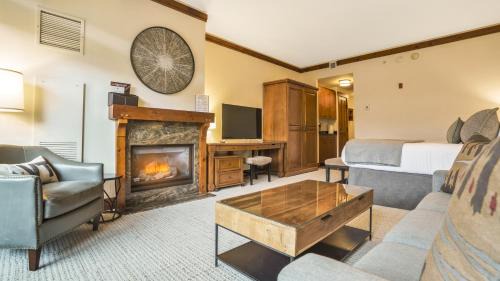 Stowe Area Resort | 378 Lodge At Spruce Peak Ski In Ski In Ski Out King Studio By Stowe Mountain Rentals