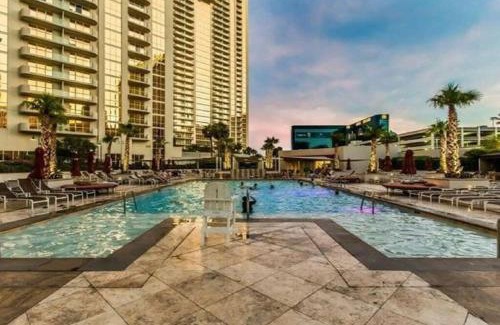 Las Vegas House | 37th Floor Penthouse - Strip View - MGM 37807