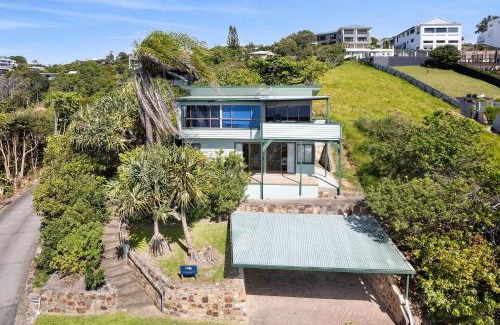 Coolum Beach House | 38 Pacific Terrace