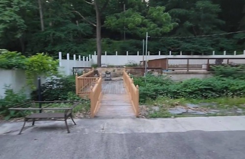 Roxborough House | 389G) 1 BR Room Home!