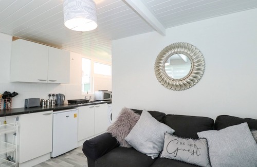 Great Yarmouth Cottage | 39 Hawaii Beach Bungalows