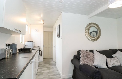 Great Yarmouth Cottage | 39 Hawaii Beach Bungalows
