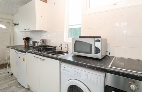 Great Yarmouth Cottage | 39 Hawaii Beach Bungalows