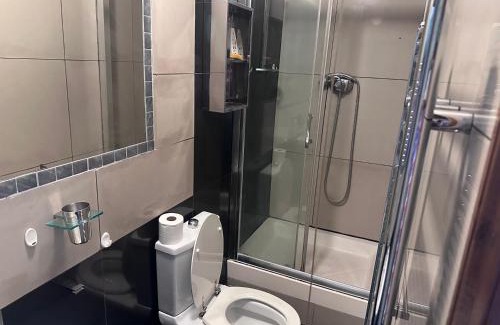 Woolwich Apartment | 3B-10min City Airport Parking No Parties allowed