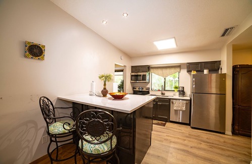 Winter Springs House | 3B/2Ba Home with Commmunity Pool. 30min from Universal Studios