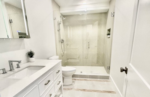 Arlington House | 3B /3B Designer brand new light filled townhouse!