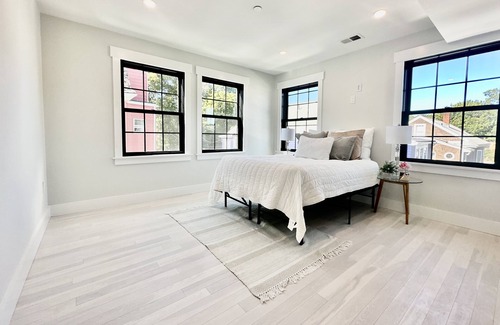 Arlington House | 3B /3B Designer brand new light filled townhouse!